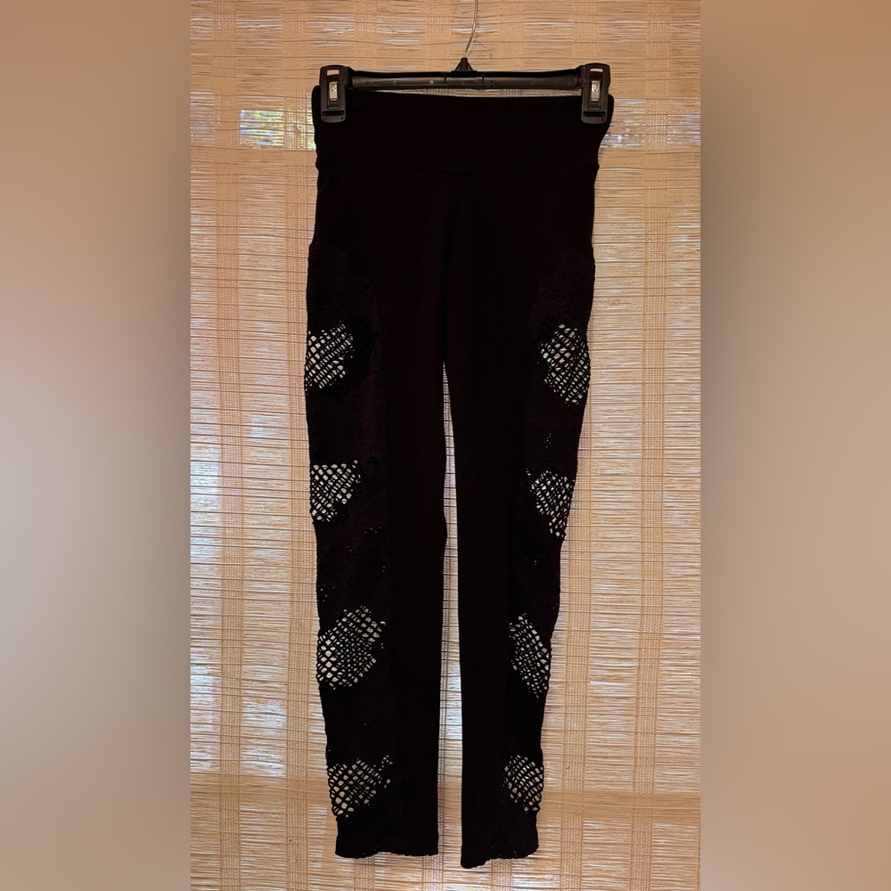 Coco On The Go Black Leggings with Mesh and Lace Accents Sz XS 2/4